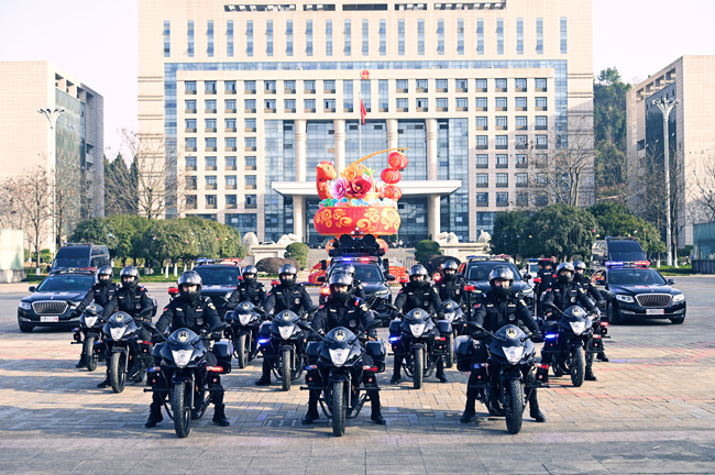 骑警。安岳县公安局供图