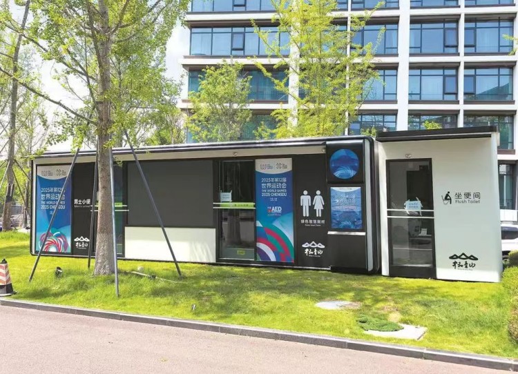投放在世运村的智慧厕所。成都市税务局供图