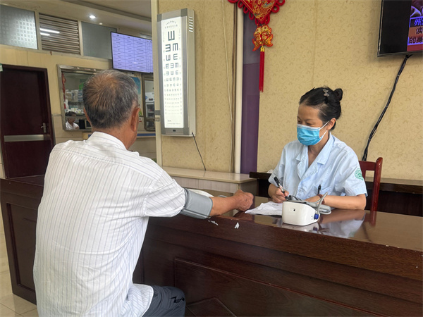 免费体检活动。自贡高新社军局供图