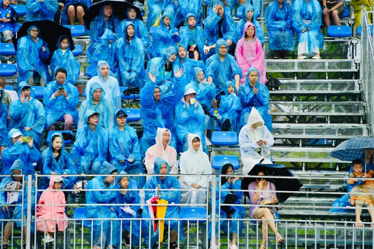 看台上的观众。四川天府新区融媒体中心供图