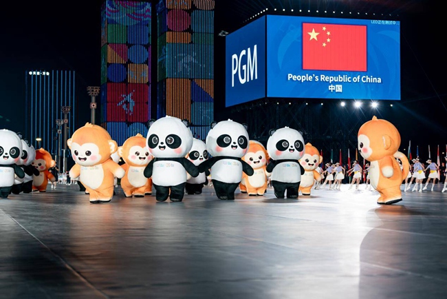 吉祥物 “蜀宝” 和 “锦仔”。罗堂供图