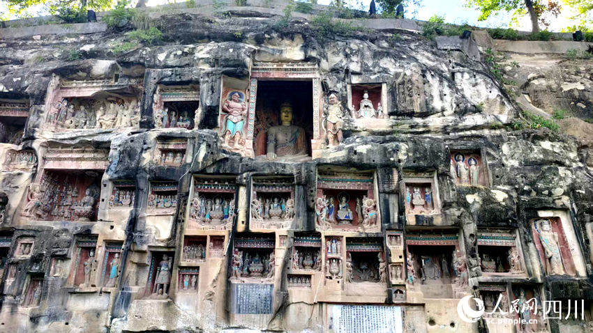 南龛石窟历经千年,仍保留着当年的风采。实习生唐艺娟摄