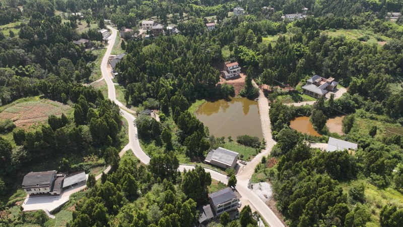 白塔寺鄉四通八達的品質提升路。易奎西攝