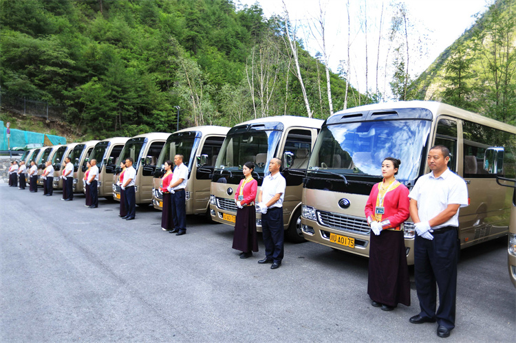 迎接游客。九管局供圖