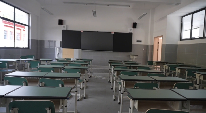 白玉县第二中学已经完工的教室。白玉县委宣传部供图