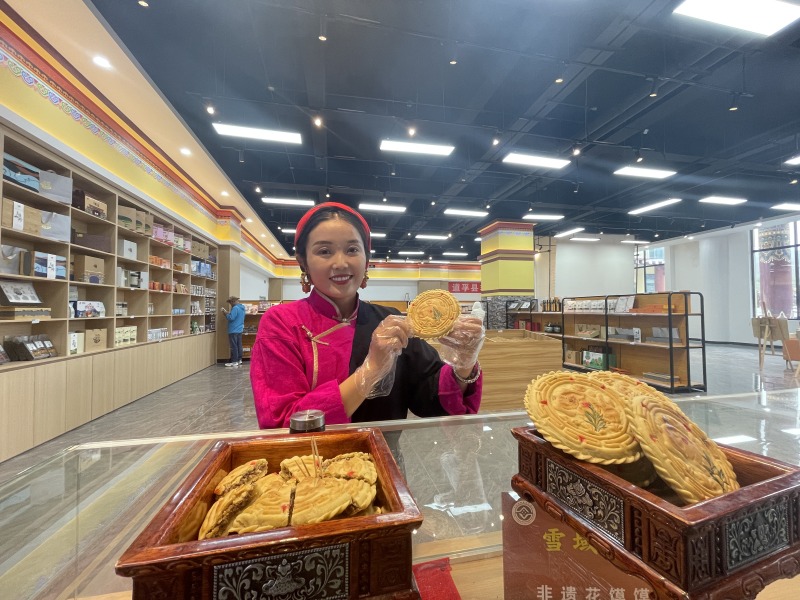 展示非遗花馍馍。汤启阳摄