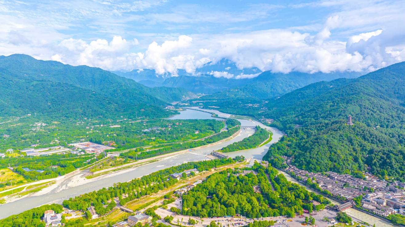 都江堰水利工程渠首航拍圖。都發中心供圖