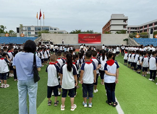 荣县梧桐树小学开启新学期。荣县融媒供图