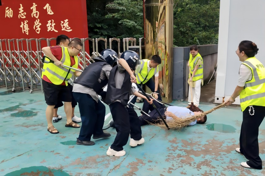 开展反恐防暴应急演练。南江县委宣传部供图