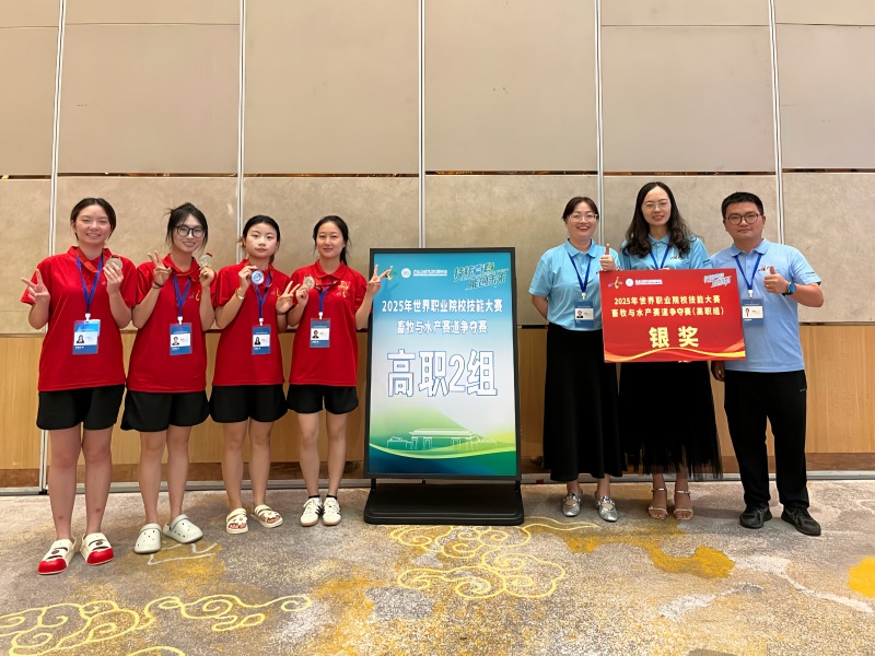 獲獎后合影。達州職業技術學院供圖