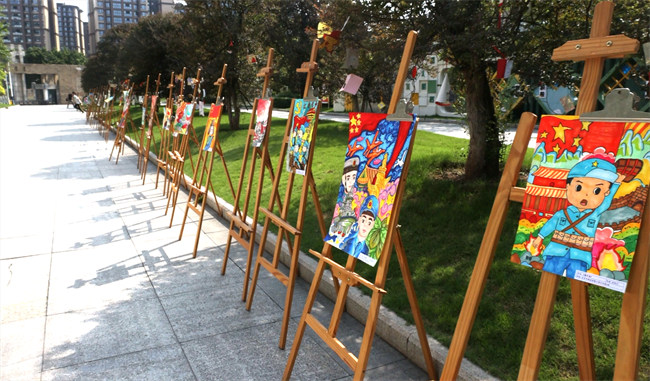 “童‘画’我心中的英雄”主题画展。自贡市退役军人事务局供图
