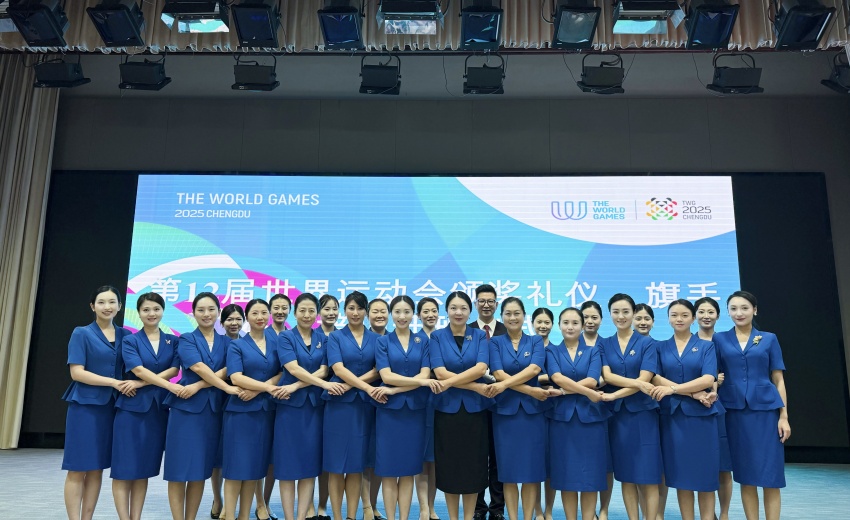 林莉教授带领团队老师出席成都世运会赛会志愿者培训开班仪式。西南石油大学供图