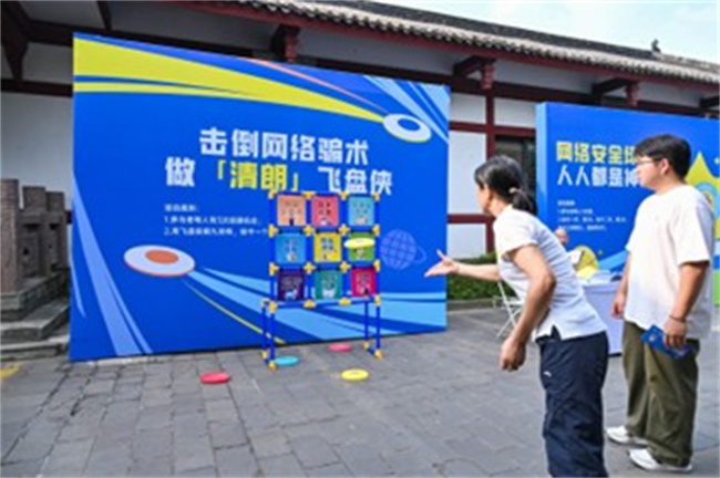 新都区文明实践中心设置主题展与互动区。主办方供图