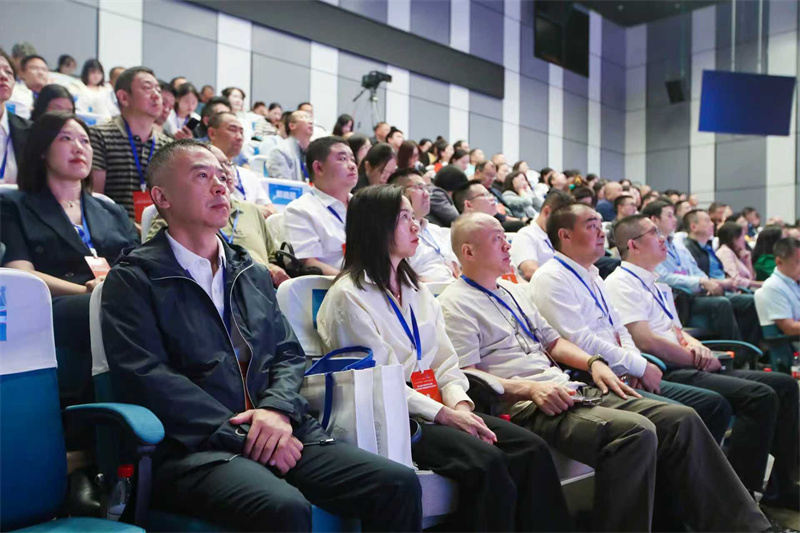 參會嘉賓認真聽專家進行科普成果分享。主辦方供圖