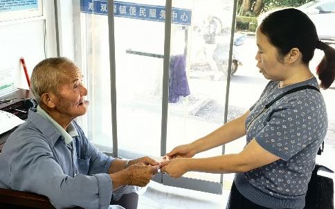 峨眉山市开展烈属全覆盖慰问行动 让历史记忆更有温度 