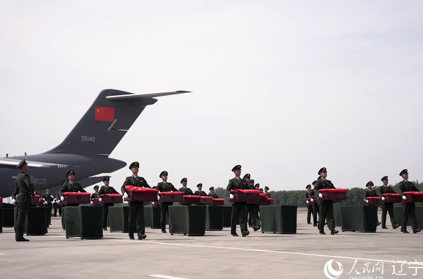 第十二批30位在韩中国人民志愿军烈士遗骸回到祖国