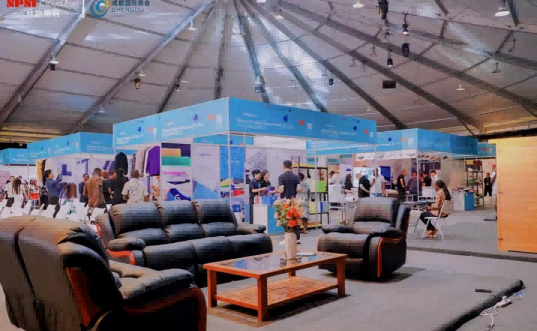 2025蓉耀丝路·成都坦桑尼亚特色家居展现场。成都市贸促会供图