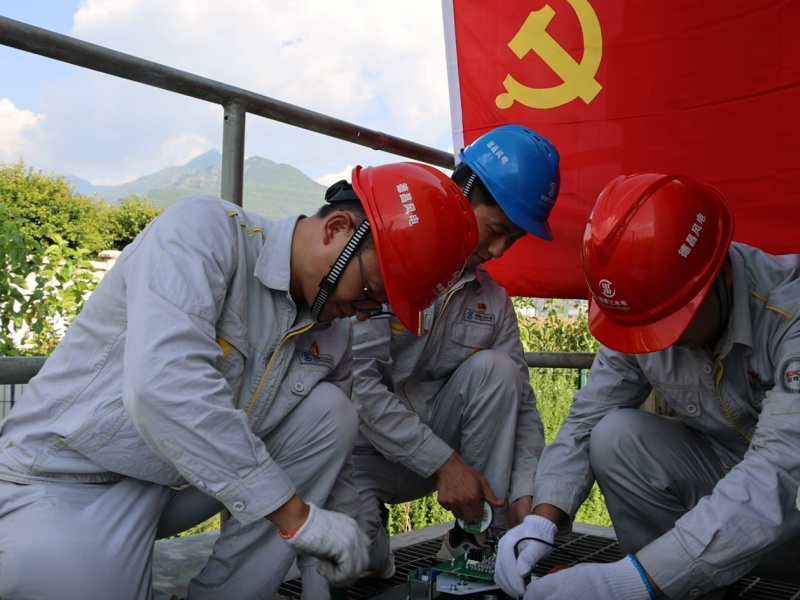 德昌风电“隐患攻坚小队”开展设备模块检测。德昌县委宣传部供图