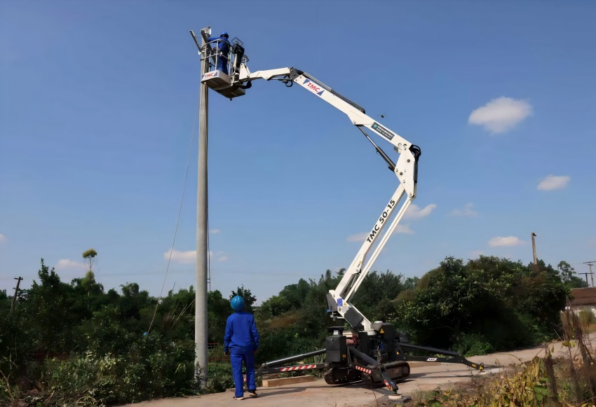 工作人员安全施工现场。国网乐山供电公司供图