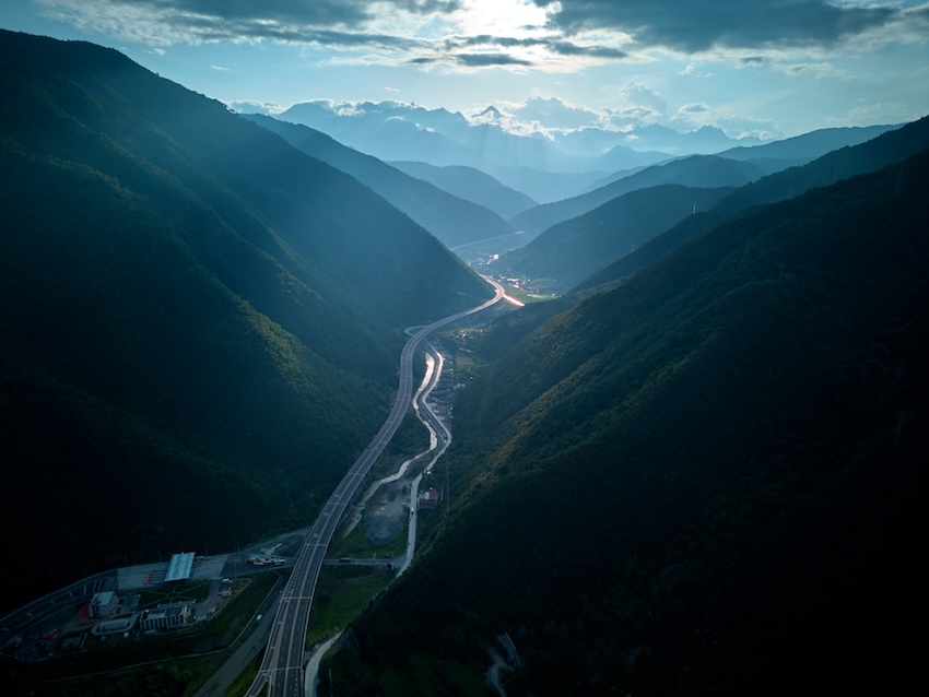 一路穿越山岭。蜀道集团供图