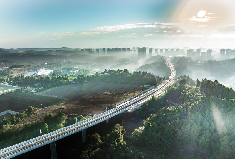 行駛中的軌道交通資陽線列車。張建攝