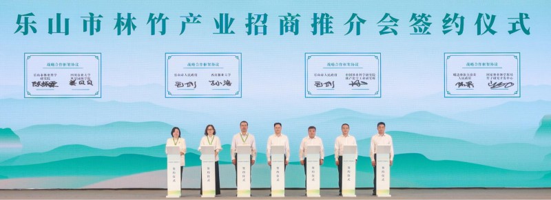 签署战略合作协议。龚启文摄