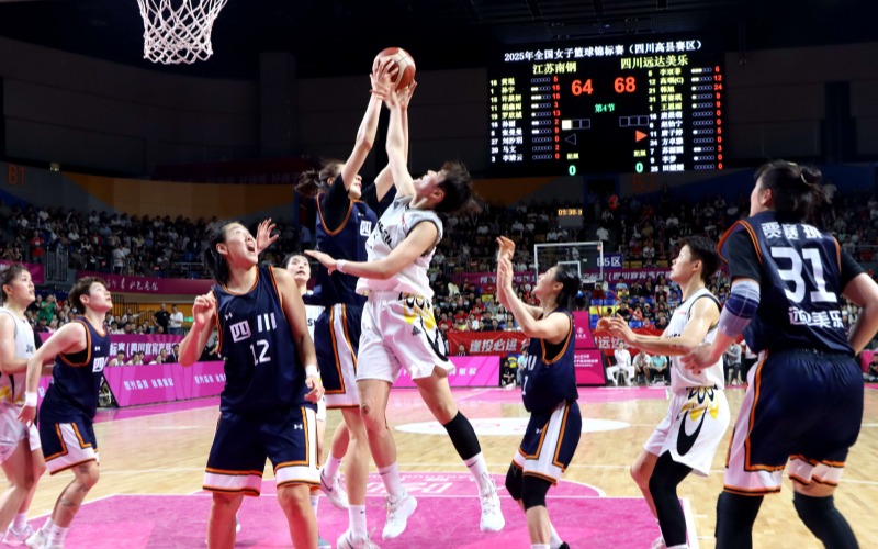 激烈對抗的運動員們。高縣融媒體中心供圖