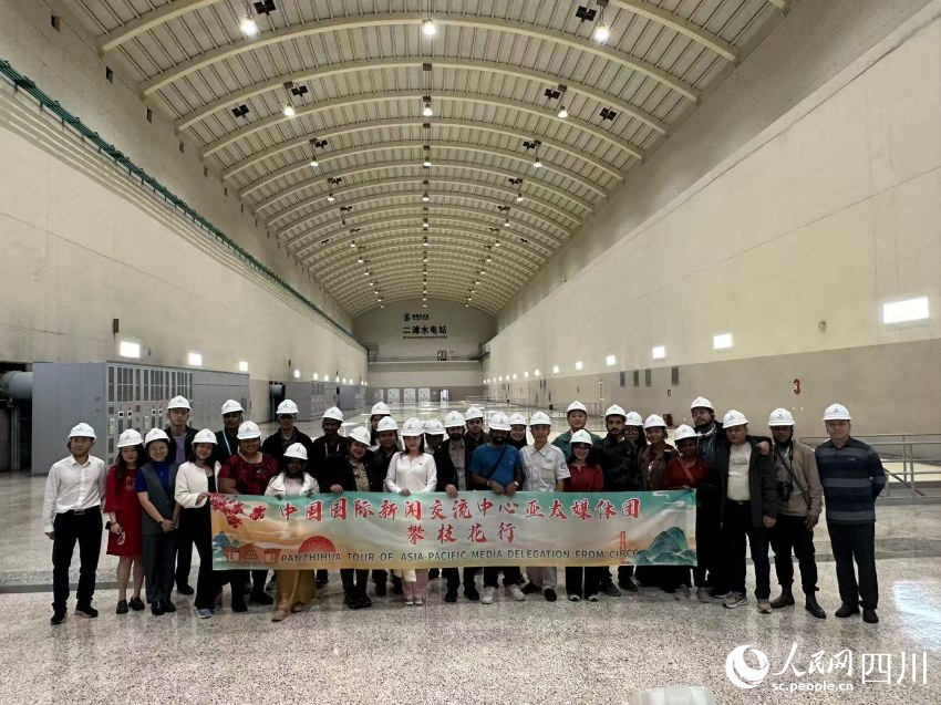 中國國際新聞交流中心亞太媒體團合影。實習生 張雨欣攝