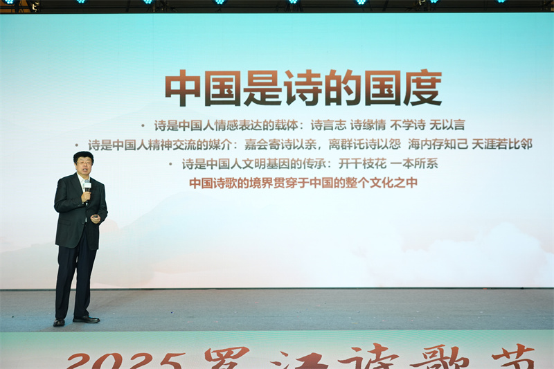专家讲解诗词的文化背景。罗江区融媒体中心供图