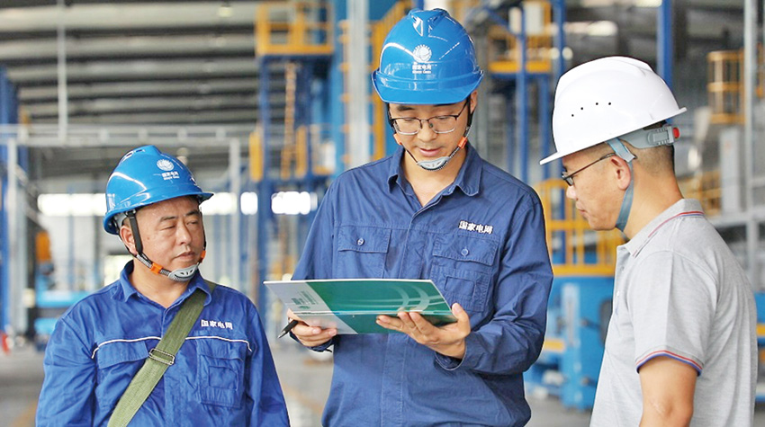 “電力精算師”進企優化電力服務。巴中市委宣傳部供圖