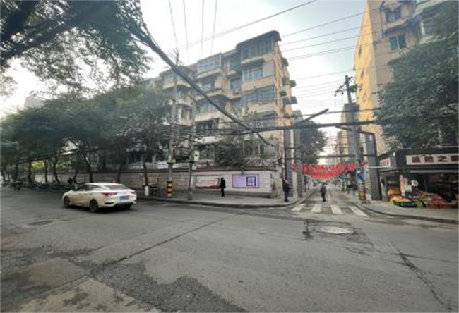 改造前的玉林东路特色街区一瞥。四川省住房和城乡建设厅供图
