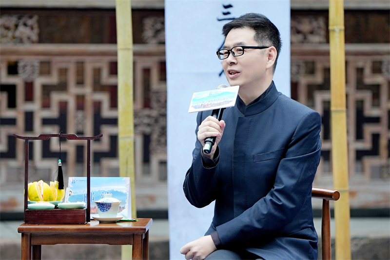 南京师范大学文学院教授、博士生导师、江宁织造博物馆馆长郦波。崇州市委宣传部供图