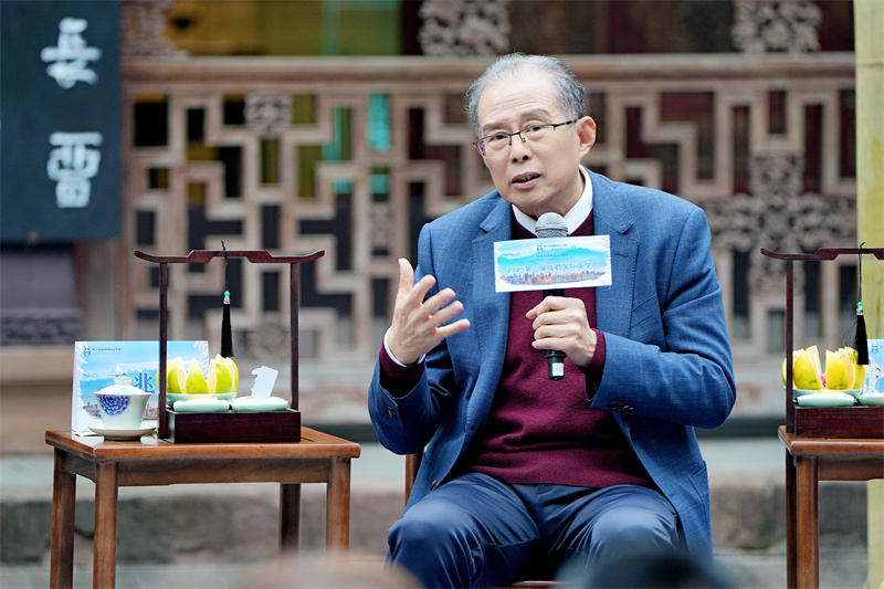 中南民族大学文学与新闻传播学院二级教授、中国宋代文学学会会长、中国词学研究会会长王兆鹏。崇州市委宣传部供图