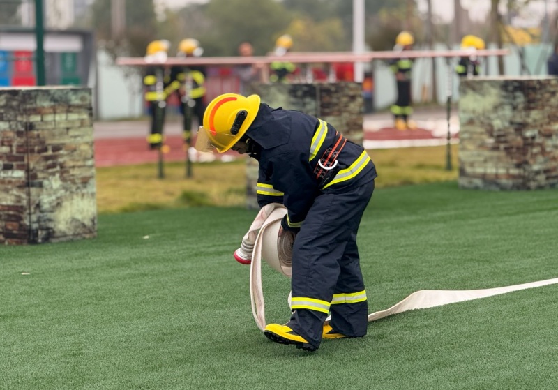 消防水帶連接與出水項目。鄭宇丹攝