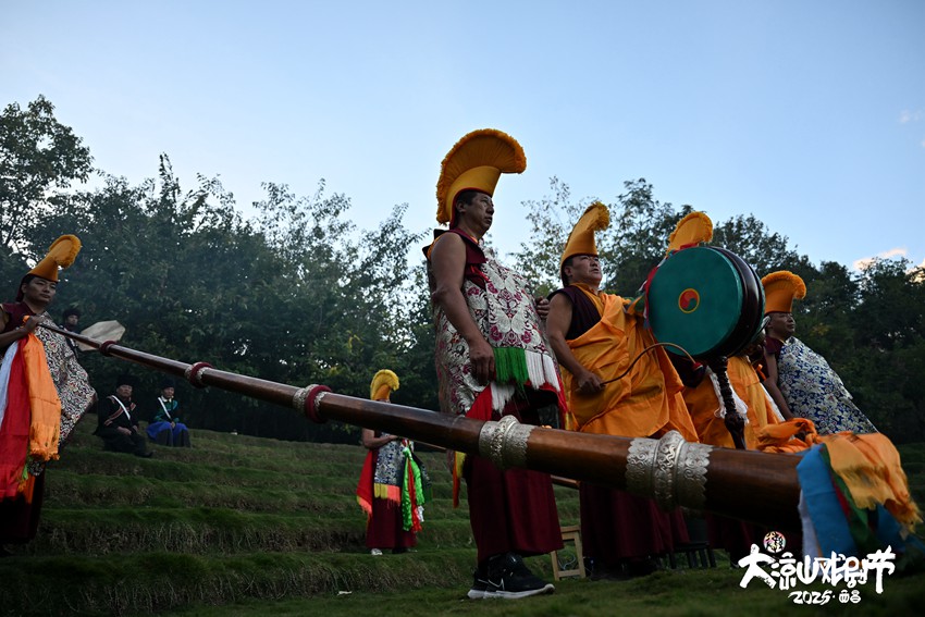 第七届大凉山戏剧节在四川省凉山彝族自治州西昌市正式启幕。凉山州委宣传部供图