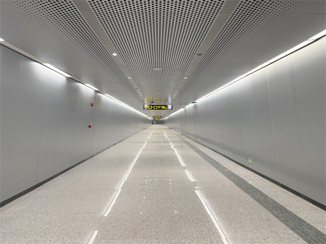 完工后的娇子立交站站内通道。成都轨道集团供图