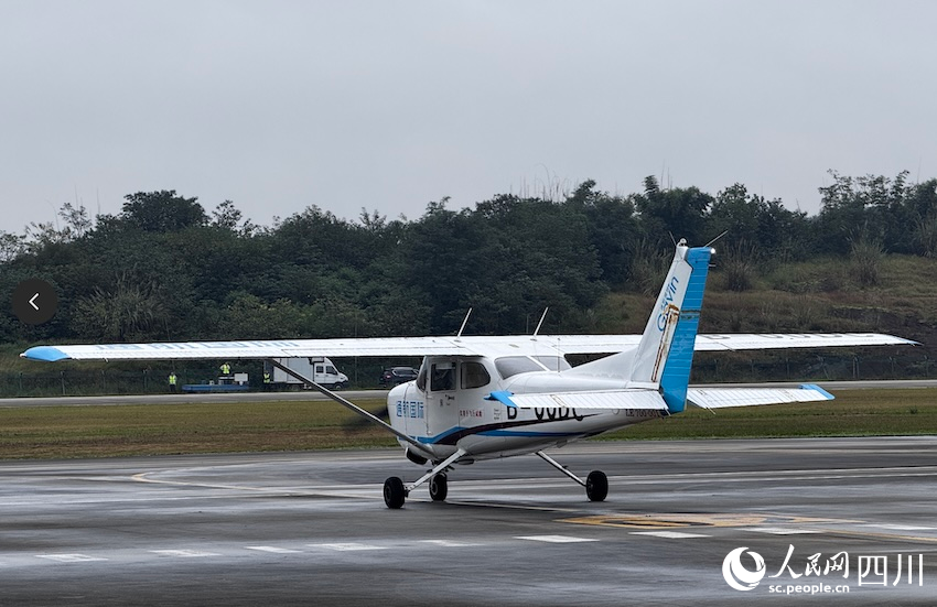 小鹰700。胡斯颖摄