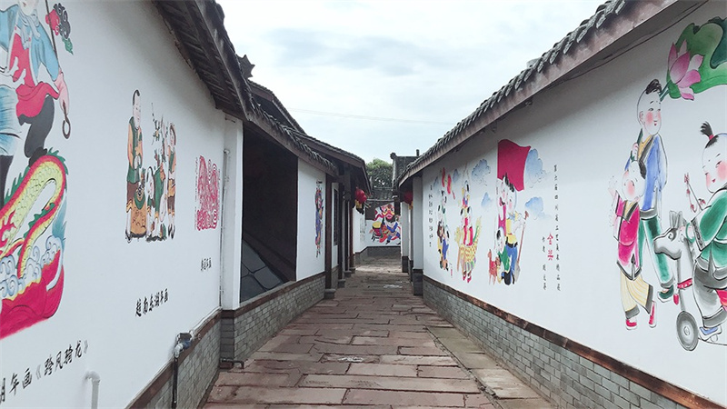 年畫村村民家外牆。綿竹市融媒體中心供圖