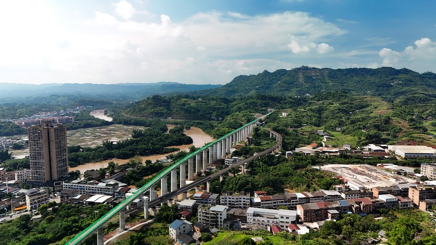 俯瞰隆叙铁路。蜀道集团供图