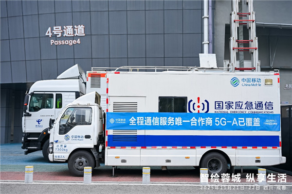 川超赛事应急通信保障车。朱艺摄