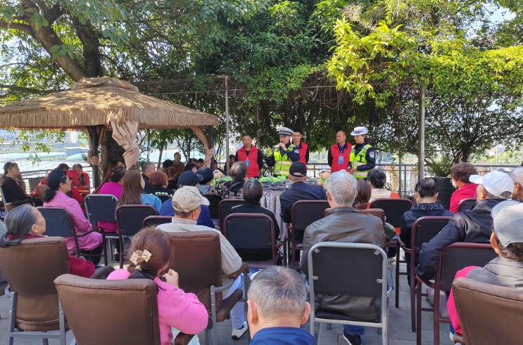 全方位服务保障用心留客。米易县攀莲镇贤家村委会供图