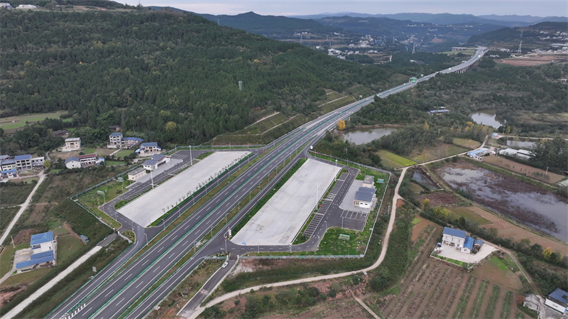 經過廣元的高速公路。廣元市融媒體中心供圖