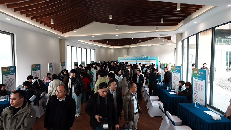 招聘会现场。