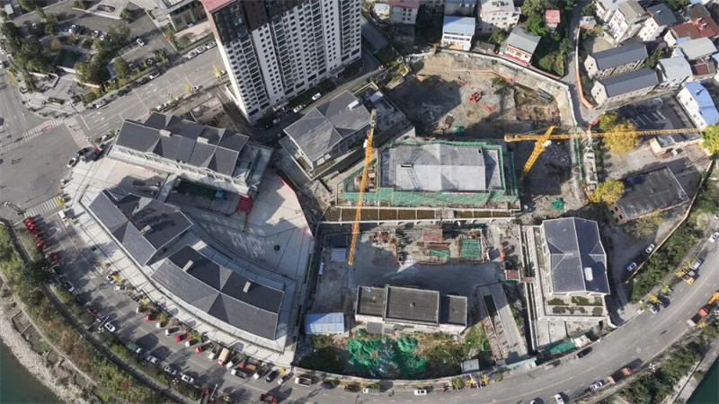 “一品天下﹒特色商業街區”項目建設現場。康勇攝