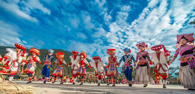 傈僳族传统舞焕新亮相。米易县新山傈僳族乡新山村委会