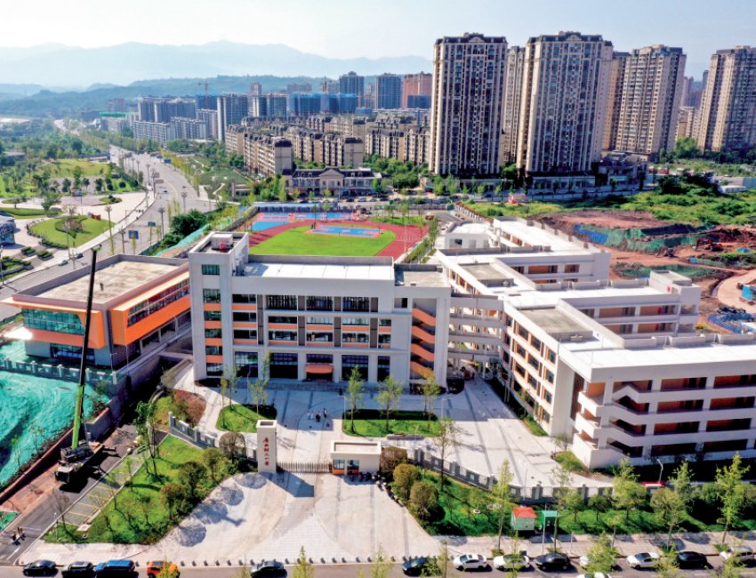 嶄新的廣安樹人小學。廖小兵供圖