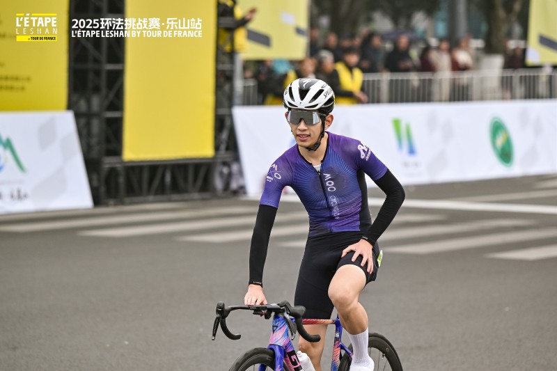 55公裡男子組第一名沖線。主辦方供圖