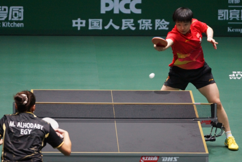 孫穎莎出戰女單。人民網 羅昱攝