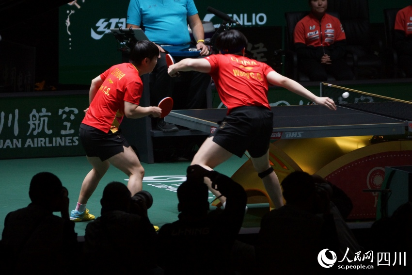 混雙比賽。人民網 羅昱攝