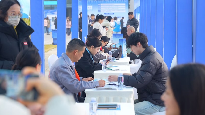招聘会现场。四川人社供图